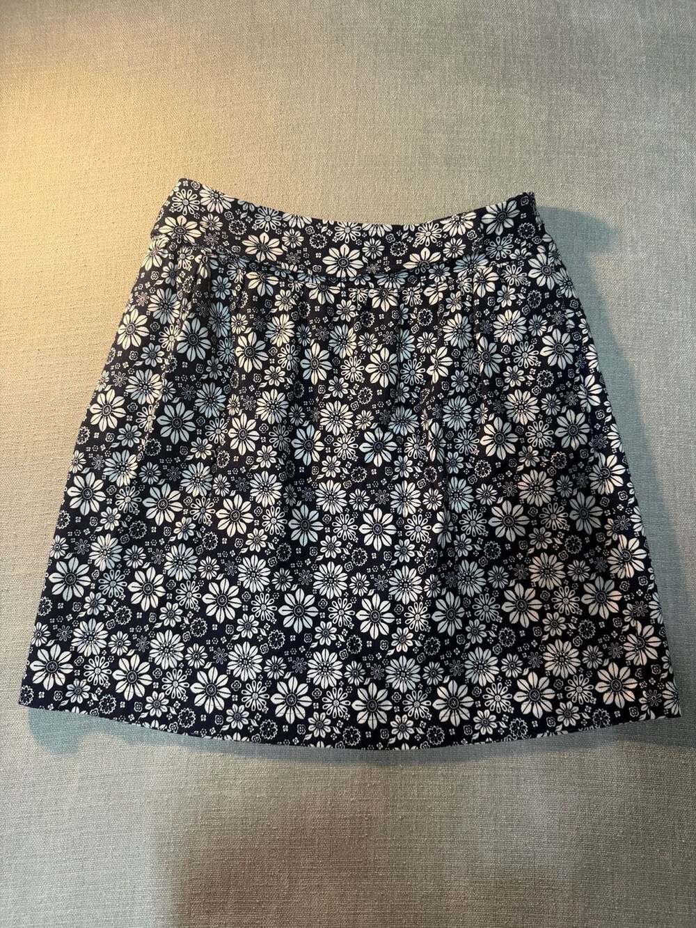 Brooks Brothers Women's Navy and White Floral Print Stretch A-Line Skirt Size 10